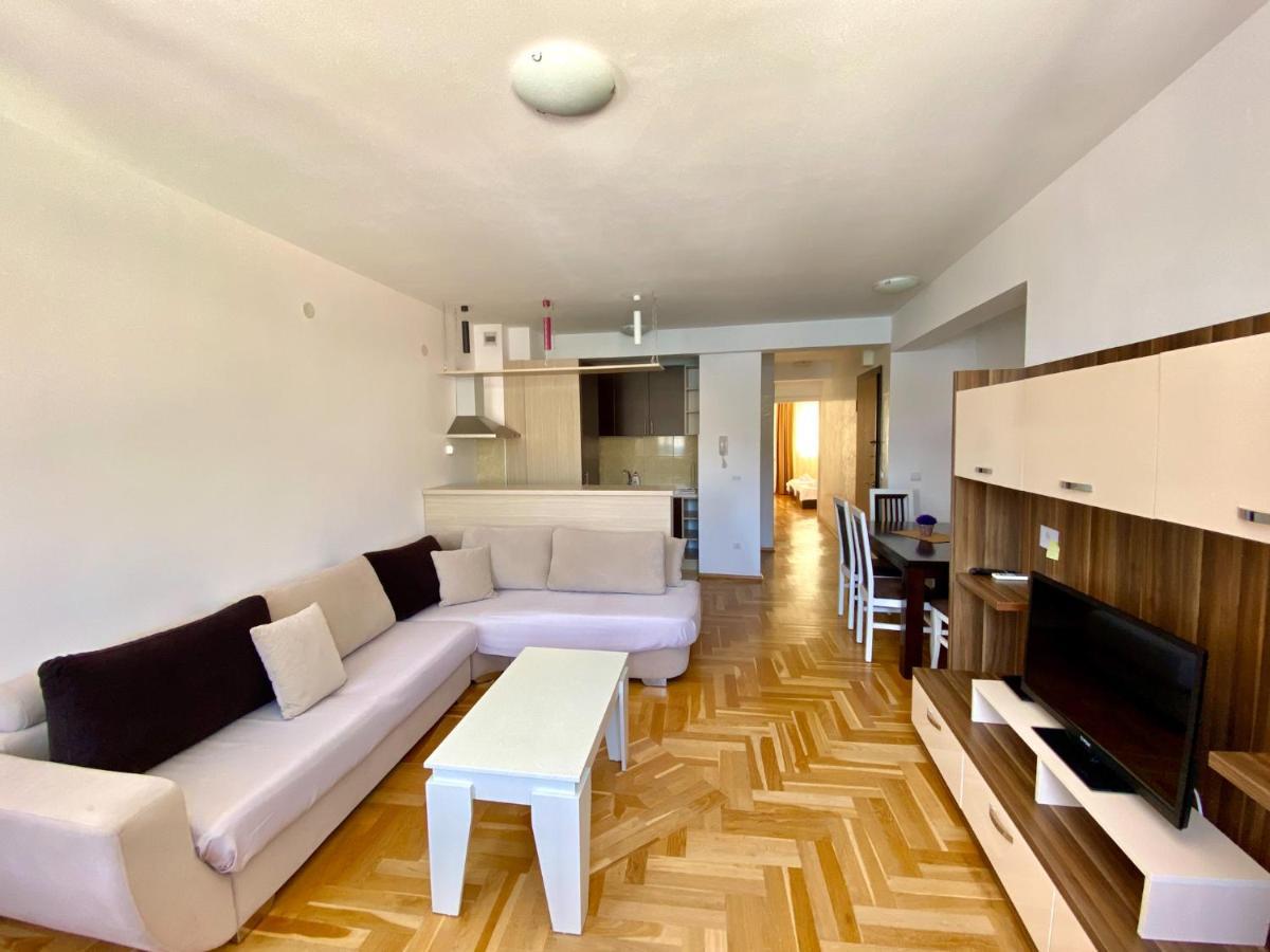 First Line Apartment Petrovac
